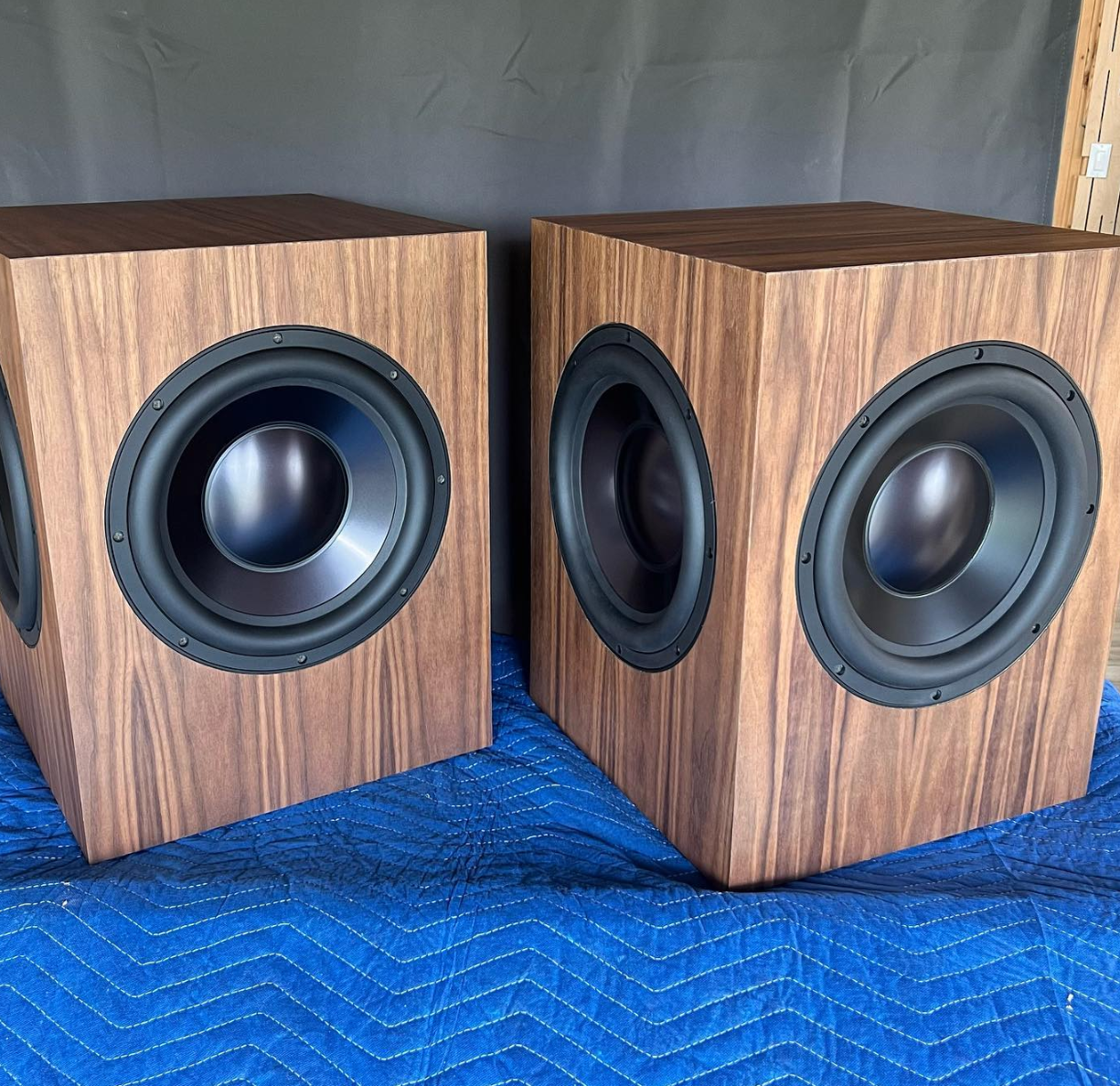 Subwoofer No.1349 in Walnut Veneer