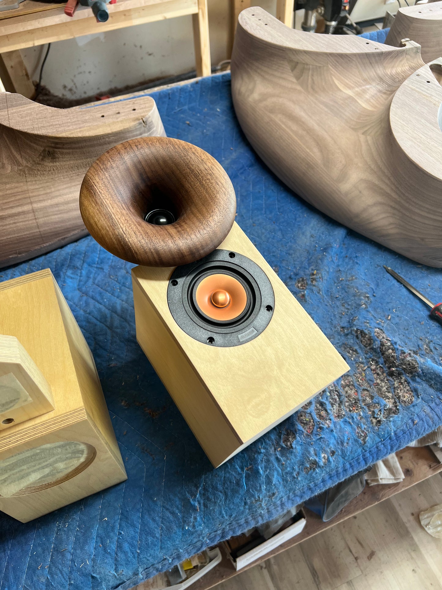 Horn No.1900 Solid Walnut