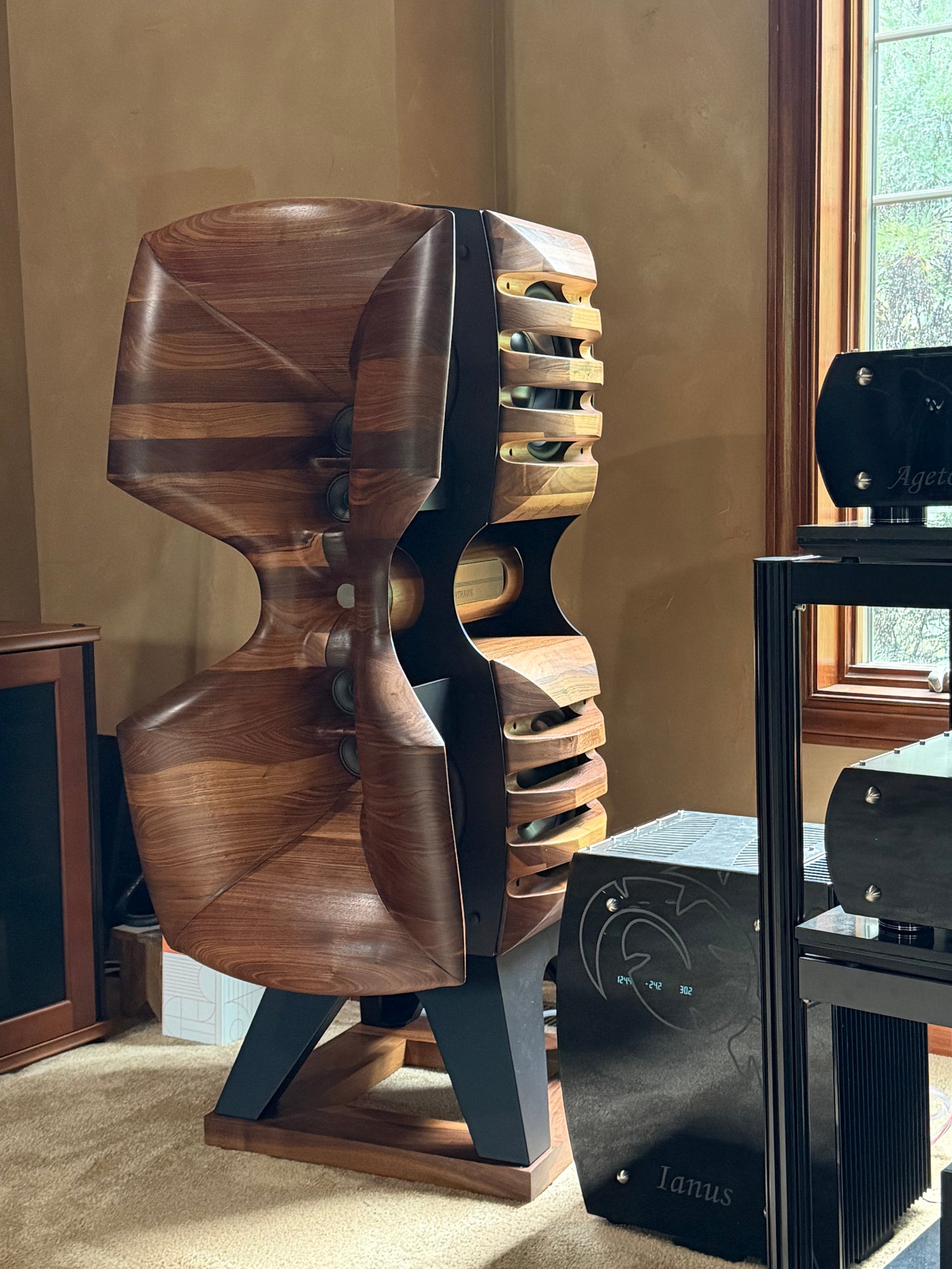 Nighthawk Speaker System No.1636